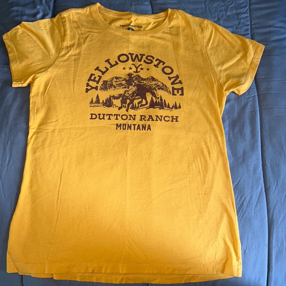 Yellowstone paramount T-shirt, size large.